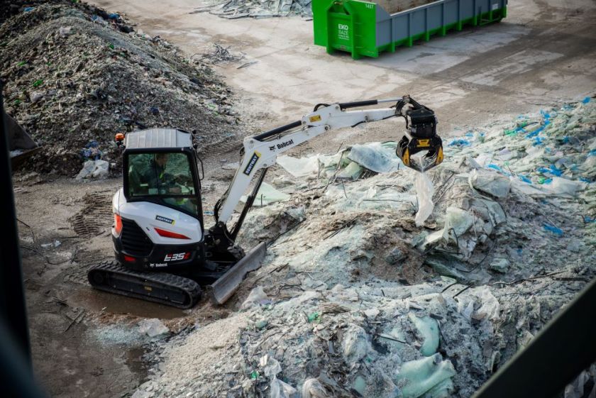 
Stiklo kelionė: kur atsidurs stiklainis išvalgius uogienę – irs tūkstantį metų ar atgims jūsų buto langu?                
