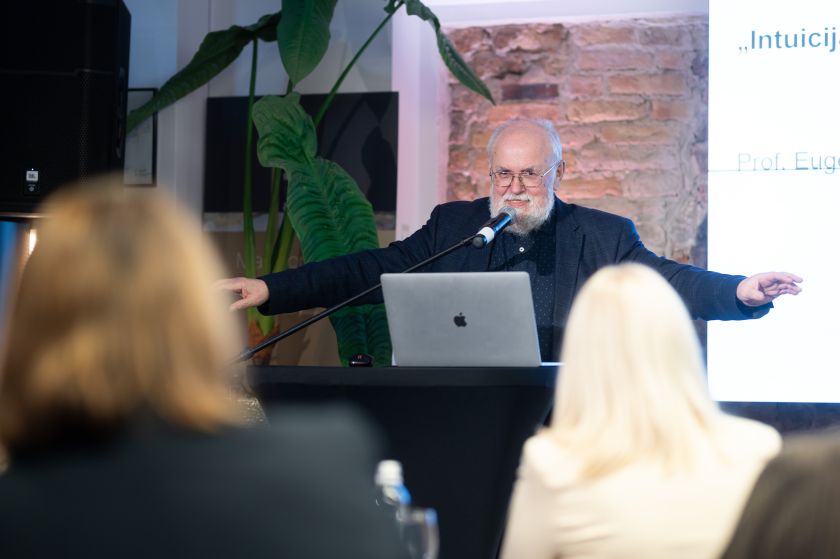 
Paskelbta 2024-ųjų interjero spalva: įvertino architektai, interjero dizaineriai ir profesorius, psichoterapeutas E. Laurinaitis                