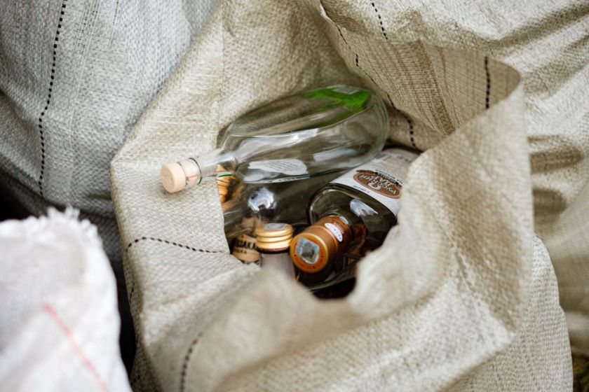 
Stiklo kelionė: kur atsidurs stiklainis išvalgius uogienę – irs tūkstantį metų ar atgims jūsų buto langu?                