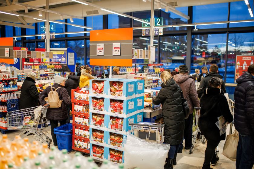 
Po švenčių piniginėje švilpauja vėjai? 12 patarimų, kaip apsipirkti pigiau ir sutaupyti                