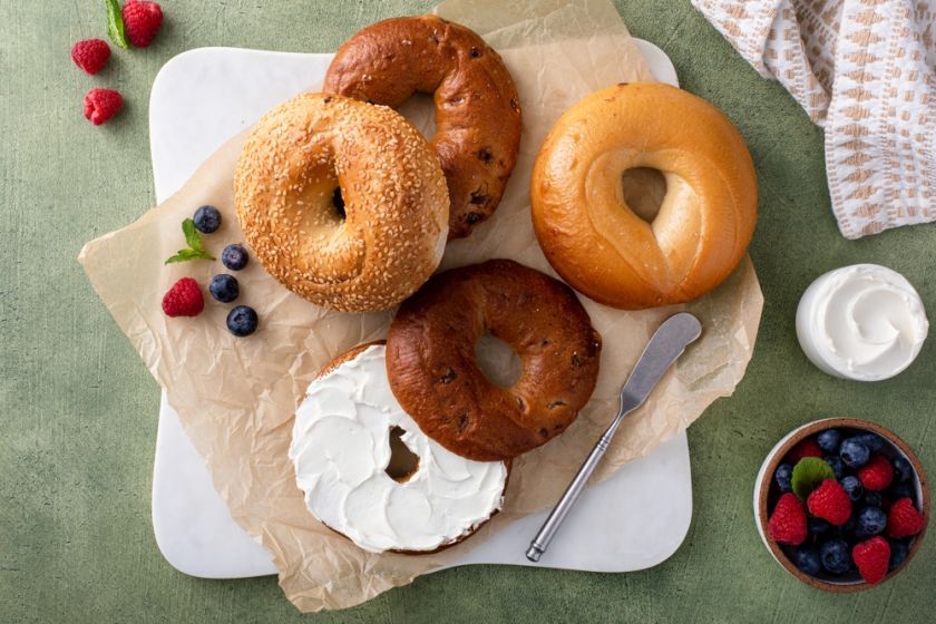 
Lietuviškosios „baronkos“ kelionė iki Niujorko ir atgal: Vytaras Radzevičius siūlo net tris itin lietuviškus beigelių receptus                