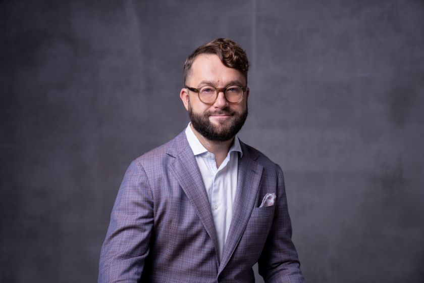 
„Women Go Tech” tyrimas, remiamas „Google.org“ ir ESBO: net 61% moterų Vidurio ir Rytų Europoje nori gilintis į dirbtinio intelekto galimybes – organizacija apmokys 20 000 moterų                