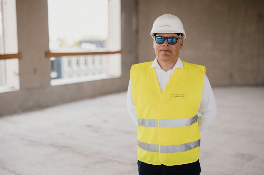 
Virš „Sand Offices“ verslo centro iškeltas statybų pabaigtuvių vainikas                