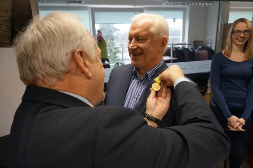 
Tarp lyderystės ir išlikimo: ar gamybinių įmonių susijungimai padėtų išlikti rinkoje?                