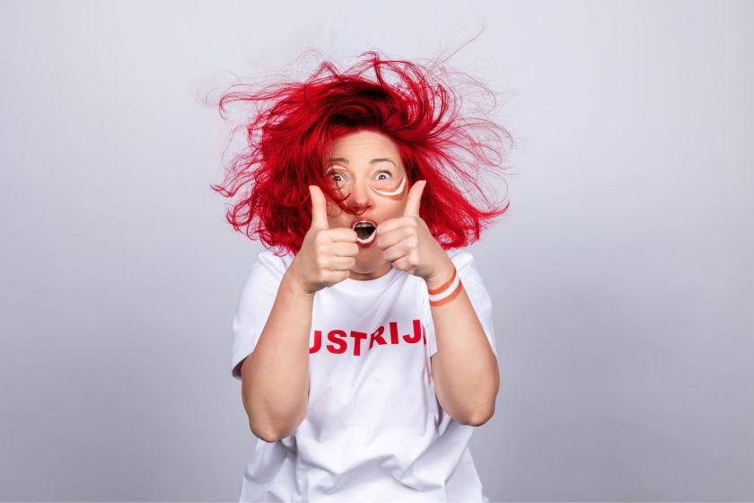 
Futbolo čempionato karštinė pasiekė aukščiausią tašką: „Volfas Engelman“ bravore prieš objektyvą stojo didžiausi sirgaliai                