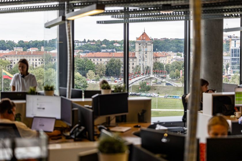 
Sujudimas biurų rinkoje: „Bitė“ Kaune persikraustė į „Žalgirio“ areną                