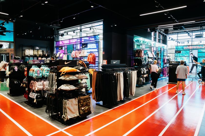 Šalia Vilniaus „Akropolio“ baigtos naujo pastato statybos – įsikūrė išsiplėtusi ir atnaujinta „Sportland“ parduotuvė