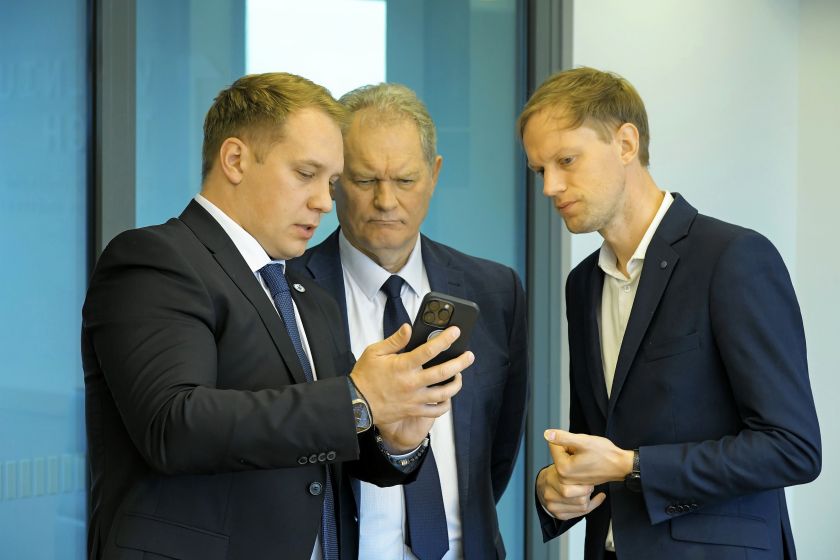 
Unikalių baldų ukrainiečiams kūrėjai: „Stengiamės, kad sąlygos slėptuvėse būtų kuo humaniškesnės“                