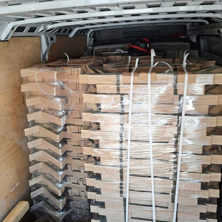 
Unikalių baldų ukrainiečiams kūrėjai: „Stengiamės, kad sąlygos slėptuvėse būtų kuo humaniškesnės“                