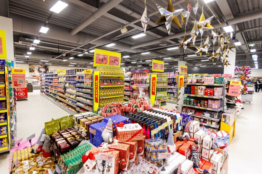 „Rimi“ toliau plečia parduotuvių tinklą: dar vienas modernus prekybos centras atvėrė duris Kėdainiuose