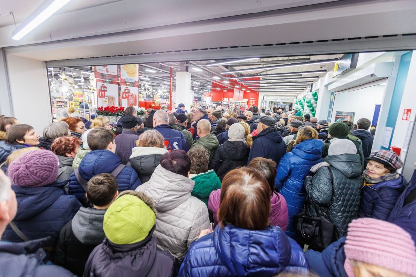 „Rimi“ toliau plečia parduotuvių tinklą: dar vienas modernus prekybos centras atvėrė duris Kėdainiuose