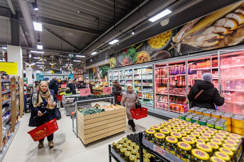 „Rimi“ toliau plečia parduotuvių tinklą: dar vienas modernus prekybos centras atvėrė duris Kėdainiuose