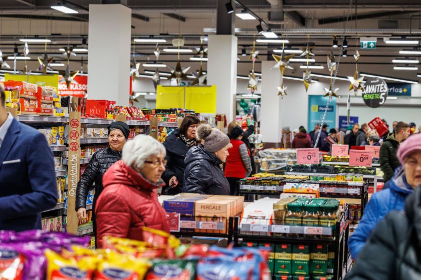 „Rimi“ toliau plečia parduotuvių tinklą: dar vienas modernus prekybos centras atvėrė duris Kėdainiuose