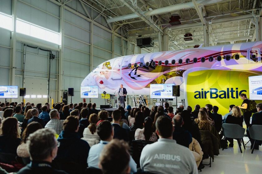 „airBaltic“ Kanadoje pristatė specialų 50-ojo „Airbus A220-300“ orlaivio apipavidalinimą