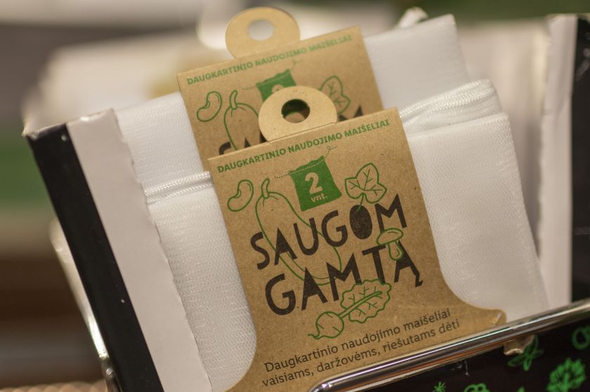 Nuo daugkartinių maišelių iki elektroninių kainų etikečių „Lidl“ sprendimai, mažinantys plastiko ir popieriaus atliekas