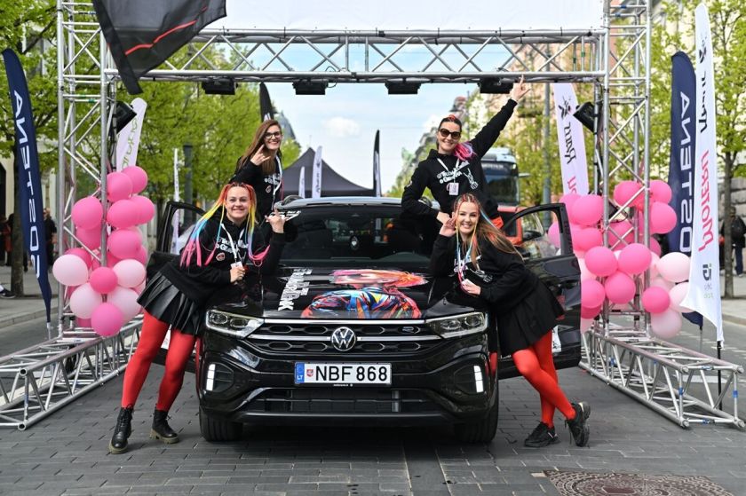 „Moterų ralis“ sukirto rankomis su pasauline telematikos lydere „Gurtam“