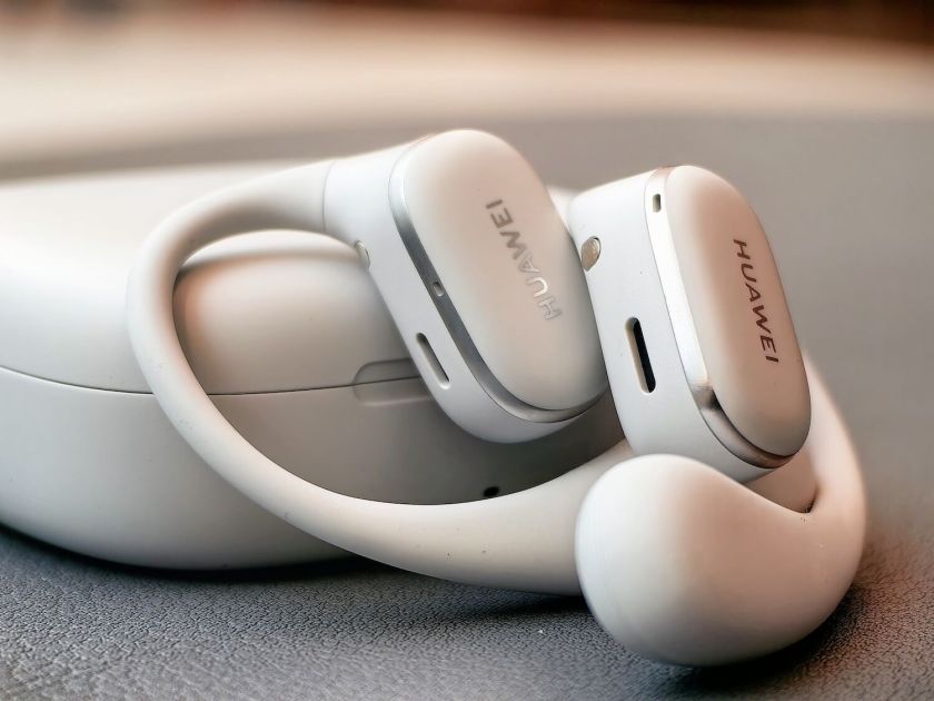 Pristatytos naujos belaidės ausinės „Huawei FreeArc“: daug dėmesio ergonomikai bei pokalbių kokybei