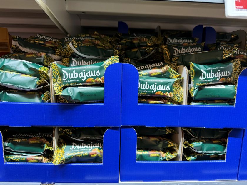 Į „Lidl“ parduotuvių lentynas grįžta jau legendiniu tapęs ir pirkėjų širdis užkariavęs Dubajaus šokolado stiliaus varškės sūrelis