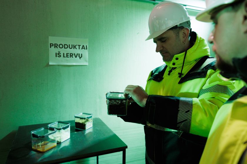 Vilniečių virtuvės likučiais jau džiaugiasi musių lervos – „Energesman“ parodė vieną pirmųjų sprendimų pasaulyje