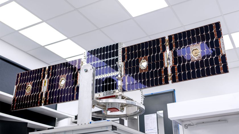 Neeilinis pasiekimas: Lietuvoje įkurta kosmoso bendrovė pasirašė 122,5 mln. eurų vertės palydovų gamybos sutartį