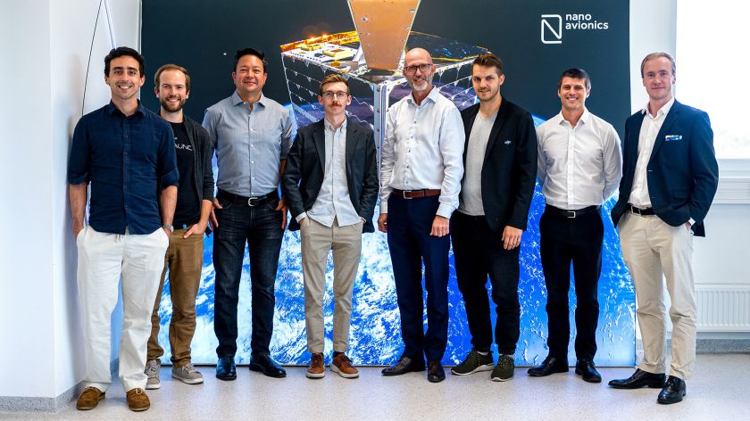 Neeilinis pasiekimas: Lietuvoje įkurta kosmoso bendrovė pasirašė 122,5 mln. eurų vertės palydovų gamybos sutartį