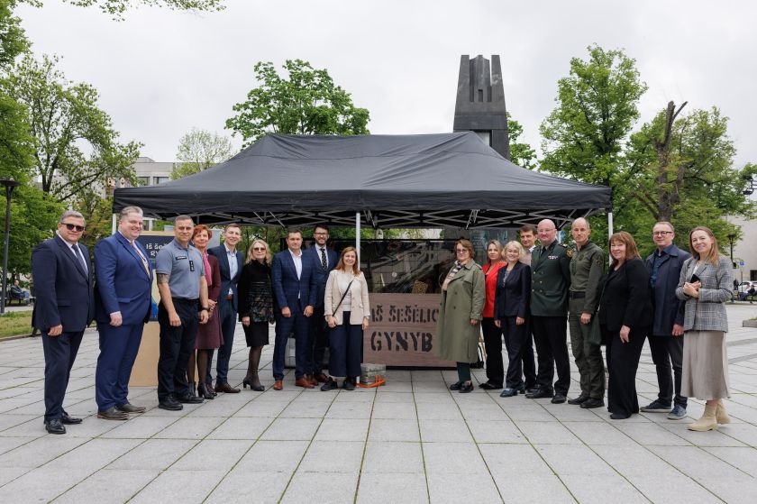 Visuomeninė akcija siekia priminti apie milijardus, kurie galėtų būti skiriami gynybai