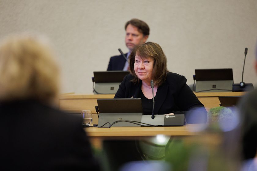 Visuomeninė akcija siekia priminti apie milijardus, kurie galėtų būti skiriami gynybai