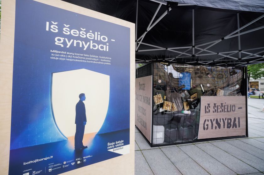 Visuomeninė akcija siekia priminti apie milijardus, kurie galėtų būti skiriami gynybai