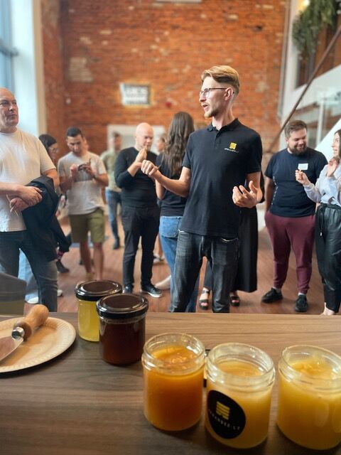 Siekė tvarumo, o gavo netikėtos naudos - Klaipėdos miesto bitės tapo verslo kultūros dalimi