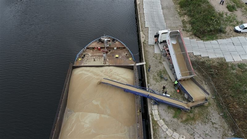 Rekordinis lietuviškų grūdų krovinys Nemune: 1250 tonų