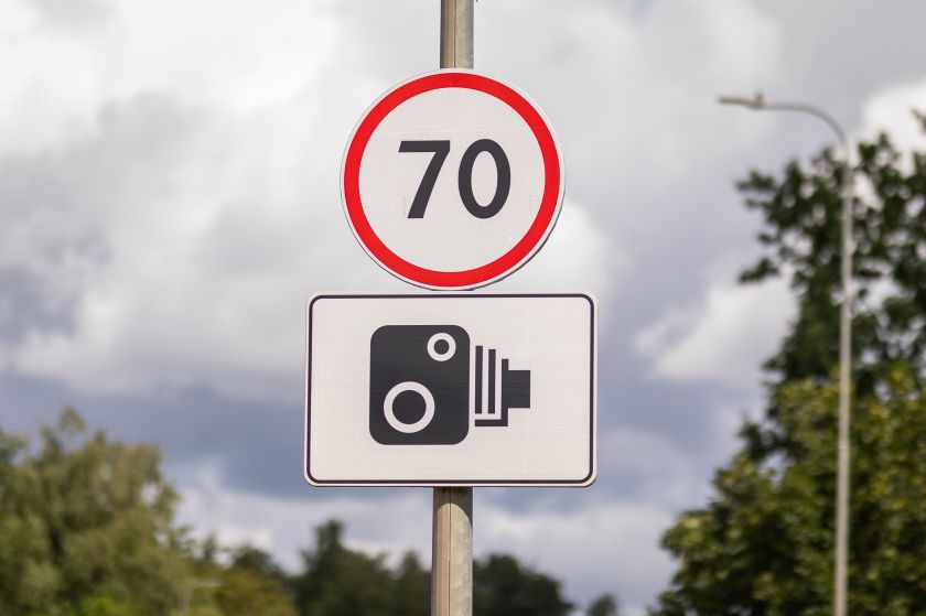 Keliuose – papildomi ženklai prie greičio matuoklių: „Via Lietuva“ paaiškina, ką svarbu žinoti vairuotojams