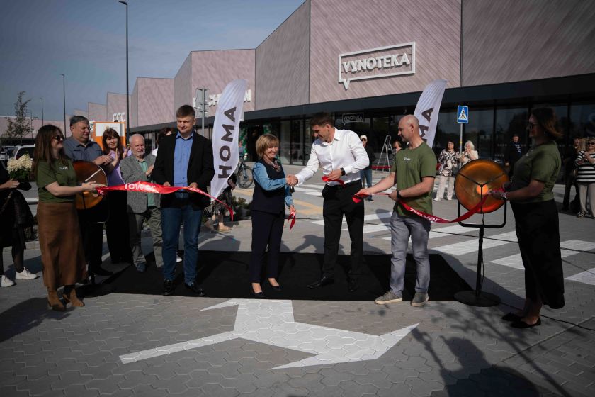 Panevėžiui sugrįžo buvusio mėsos fabriko teritorija – atidarytas prekybos parkas „Tower“