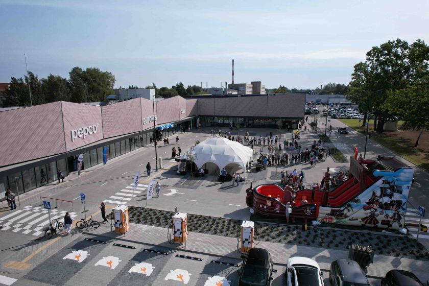 Panevėžiui sugrįžo buvusio mėsos fabriko teritorija – atidarytas prekybos parkas „Tower“