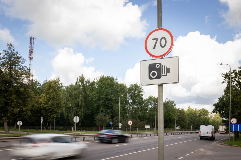 Keliuose – papildomi ženklai prie greičio matuoklių: „Via Lietuva“ paaiškina, ką svarbu žinoti vairuotojams