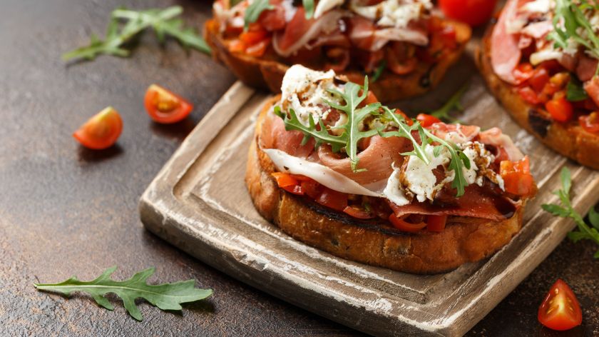 Pietų Europos skonių klasika – jūsų lėkštėje: trys ispaniško kumpio receptai su lietuvišku „tvistu“