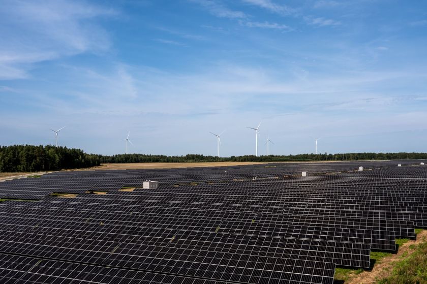 ORLEN Lietuva“ investuoja į saulės energetiką – naujas jėgainių parkas pradės veikti iki 2026 m.