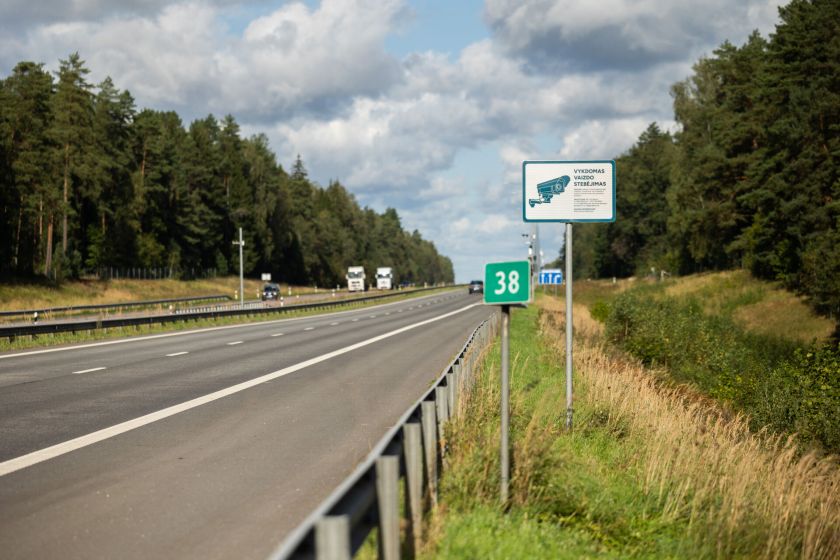 Magistraliniuose keliuose – nauji stendai: „Via Lietuva“ informuoja, ką svarbiausia dėl to žinoti vairuotojams