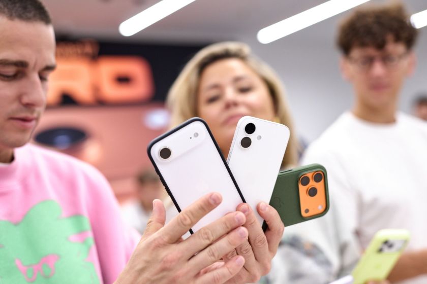 Lietuvoje prasidėjo prekyba naujaisiais „Apple“ įrenginiais: visų laikų ploniausias „iPhone“ ir kitos lauktos naujovės