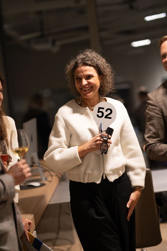 Tylus vakaras, garsi žinia: „Demus“ ir galerijos „Vartai“ aukcione – beveik 190 000 Eur solidarumo