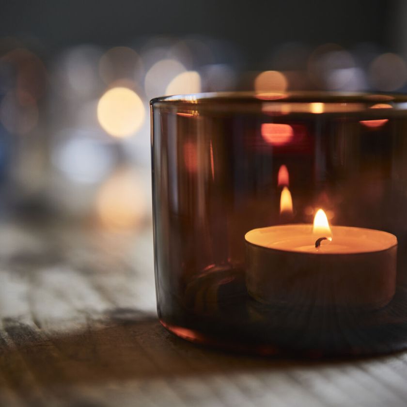 Namų žvakių pardavimai auga: dizainerė dalijasi patarimais, kaip kurti jaukią šviesą namuose
