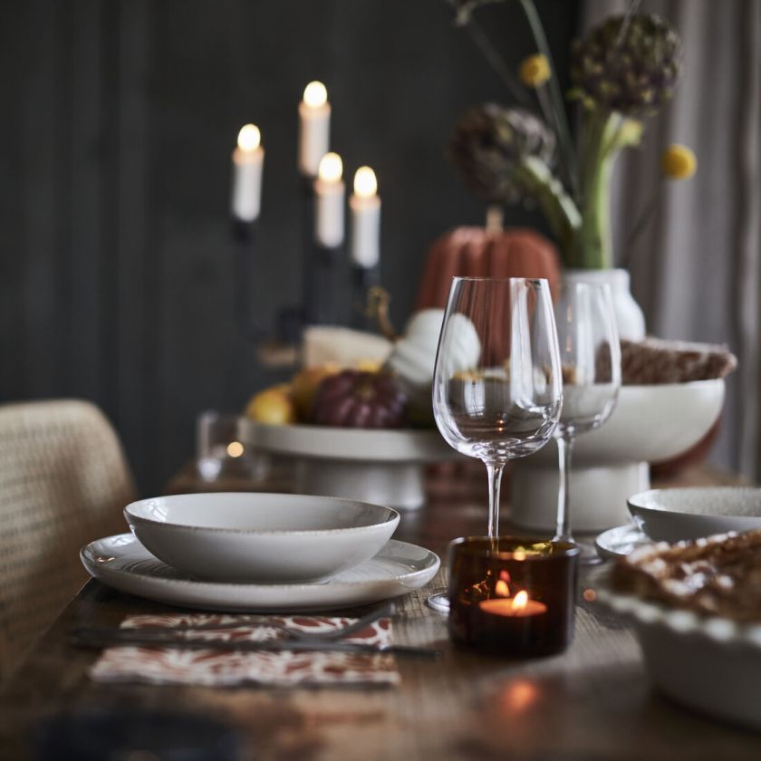 Namų žvakių pardavimai auga: dizainerė dalijasi patarimais, kaip kurti jaukią šviesą namuose