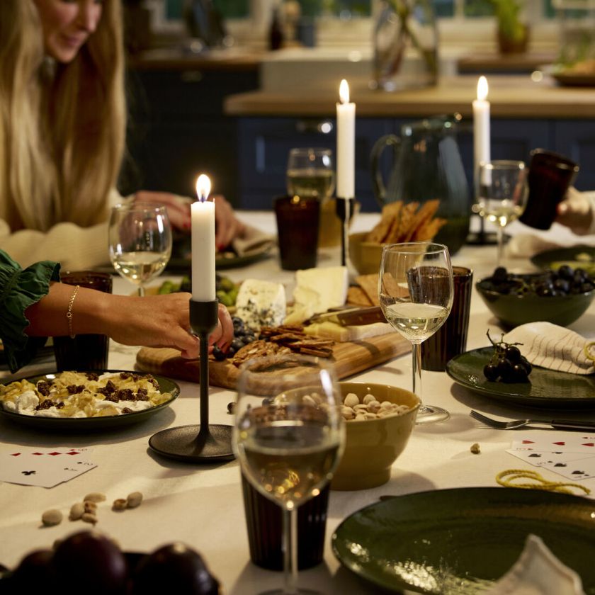 Namų žvakių pardavimai auga: dizainerė dalijasi patarimais, kaip kurti jaukią šviesą namuose