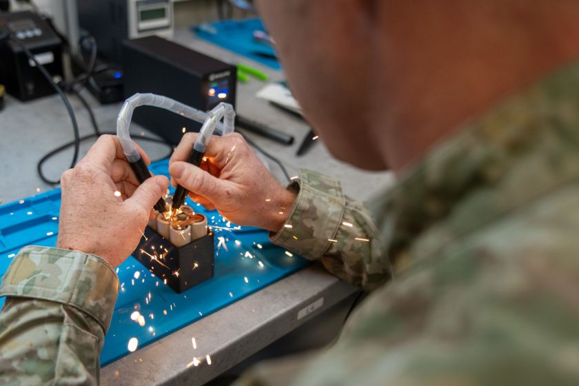 KTU laboratorijoje – pirmasis Lietuvos kariuomenės bepiločių orlaivių kursas