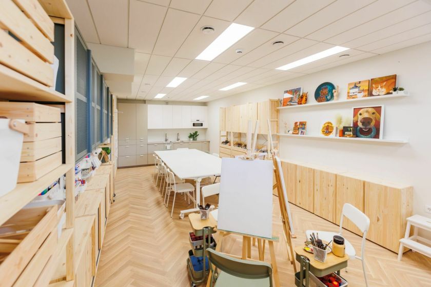 Mažų erdvių dizaino galimybės: kaip 37 kv. metrų patalpa virto daugiafunkce kūrybos studija