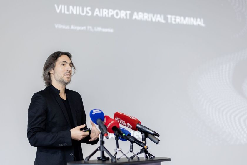 Lietuvos oro uostai pasirašė sutartį su „Zaha Hadid Architects“: prasideda naujo Vilniaus oro uosto atvykimo terminalo projektavimas