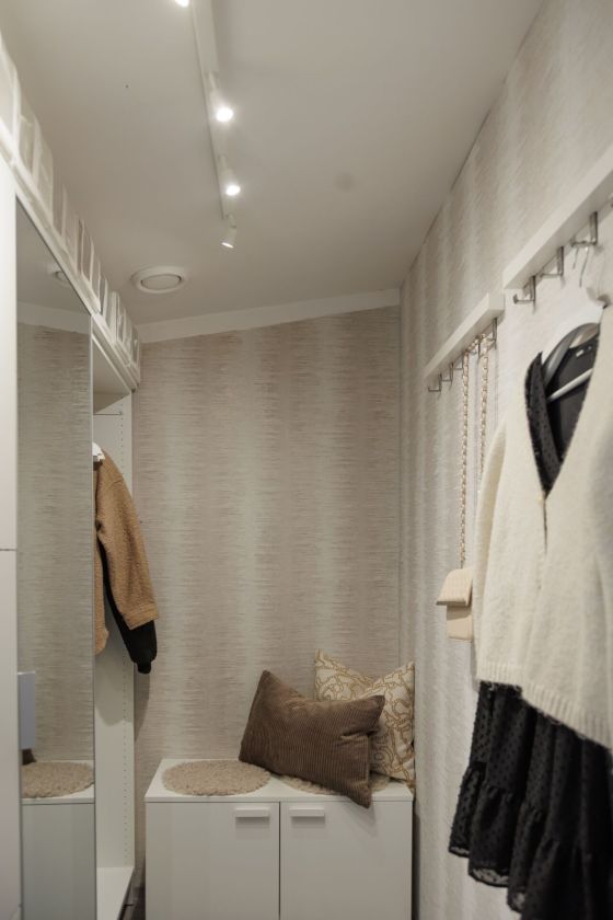 Ne tik poilsio zona: maži pokyčiai šeimos miegamąjį pavertė patogia laisvalaikio erdve