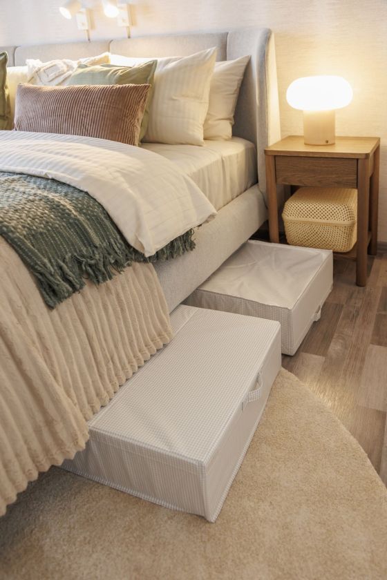 Ne tik poilsio zona: maži pokyčiai šeimos miegamąjį pavertė patogia laisvalaikio erdve