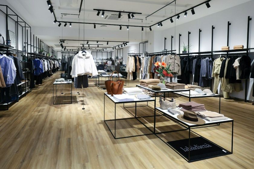 Lietuvos dizainerius po vienu stogu burianti „Locals.lt“ plečiasi: Kauno „Akropolyje“ atidaryta didžiausia tinklo parduotuvė