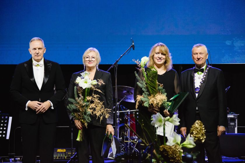 Kauno sporto halėje – įspūdingas verslo bendruomenės vakaras: 500 svečių ir apdovanojimai metų verslo lyderiams