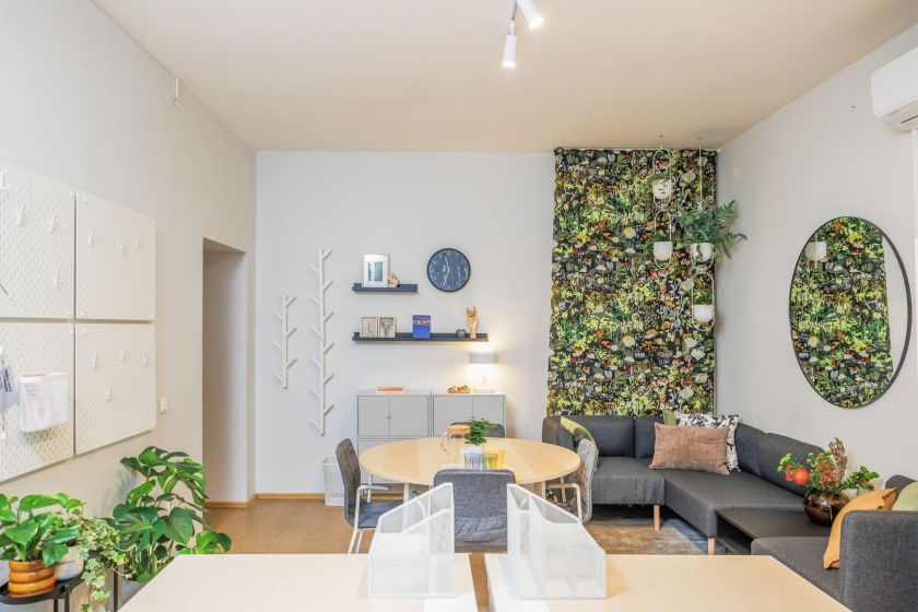 Visas butas vos viename kambaryje: kaip transformuota gyvenamoji erdvė pagalbą teikiančiame centre